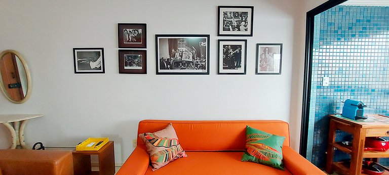 ONCAR0111 - Well located bedroom and living room