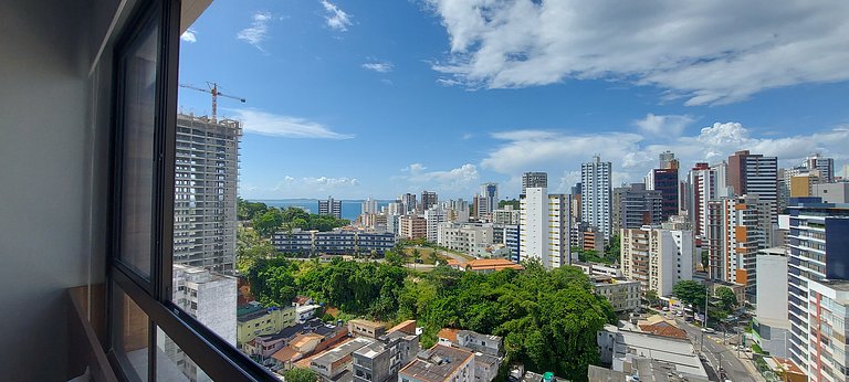 Completo, pertinho da praia da Barra - COBAR0121