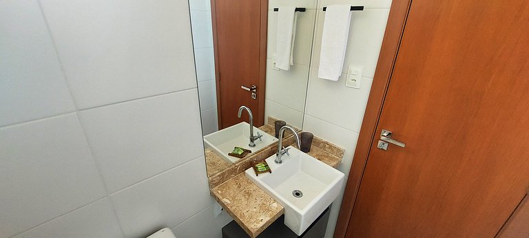 Completo, pertinho da praia da Barra - COBAR0121