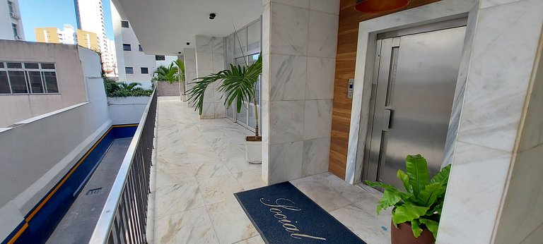 COCDV0100 - 9 people in Corredor da Vitória