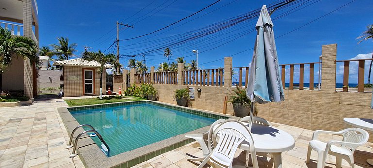 Frente mar em condomínio com piscina COSTE0108