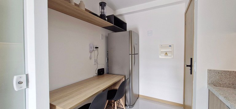 Bien decorado, con gran balcón - COOND0121