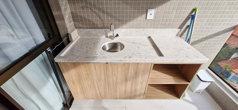 Bien decorado, con gran balcón - COOND0121