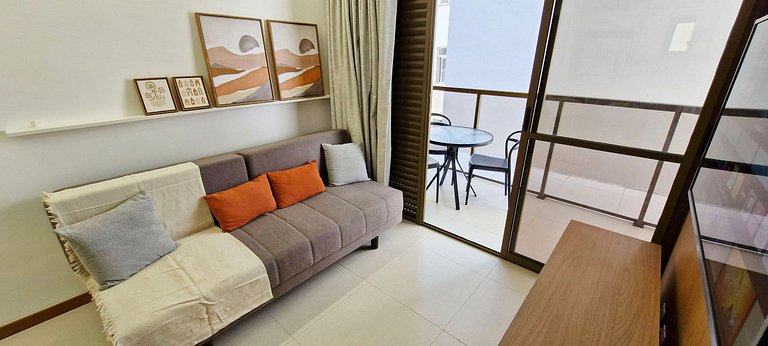 Queen bed and balcony at Graça Prime - COGRA0104