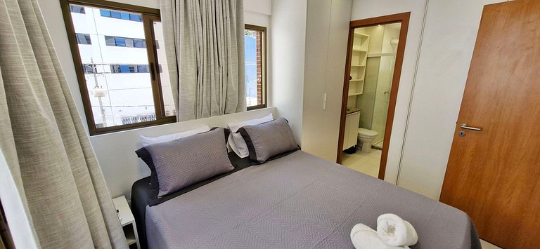 COGRA0104 - Queen bed and balcony at Graça Prime