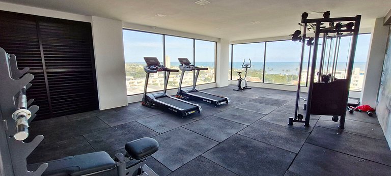 Moderno con piscina y gimnasio - COSTE0111