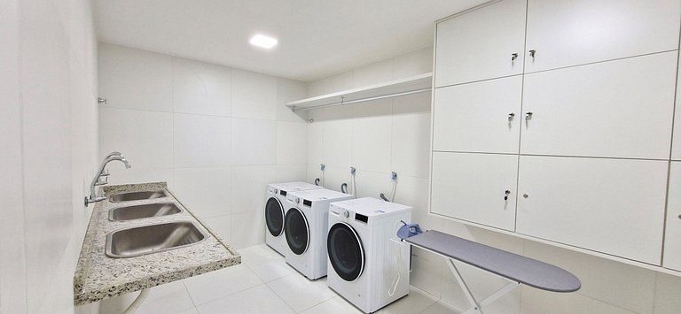 Moderno con piscina y gimnasio - COSTE0111