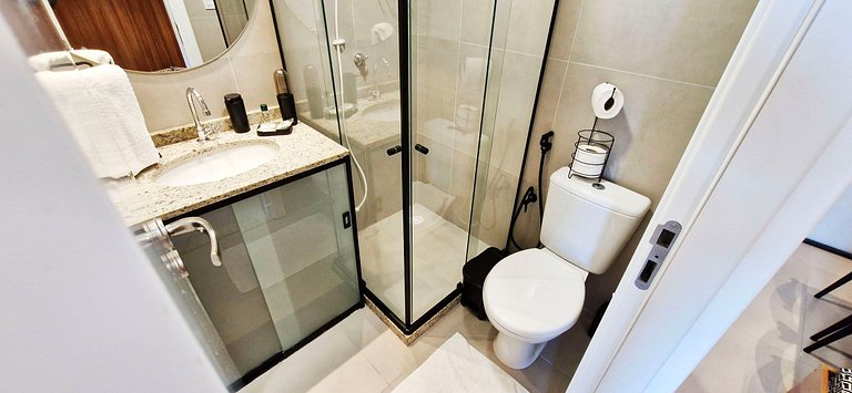 Moderno con piscina y gimnasio - COSTE0111