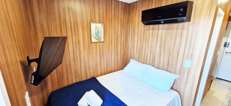 Moderno con piscina y gimnasio - COSTE0111