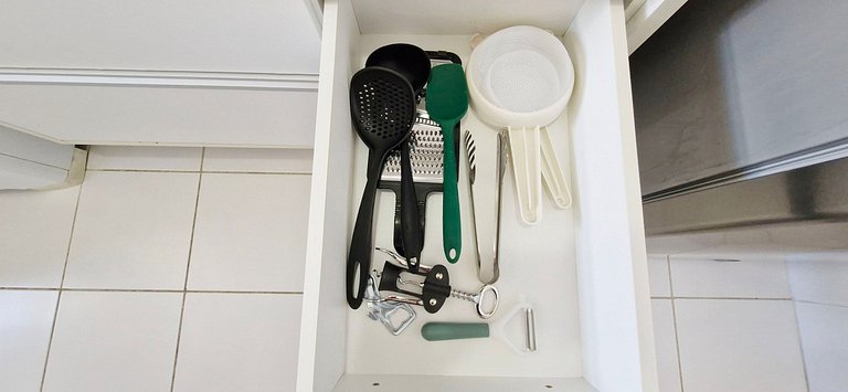 Quarto e sala com varanda em Armação - COARM0110