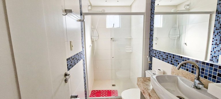 Muy cerca del Carnaval, 6 personas - COAPI0100