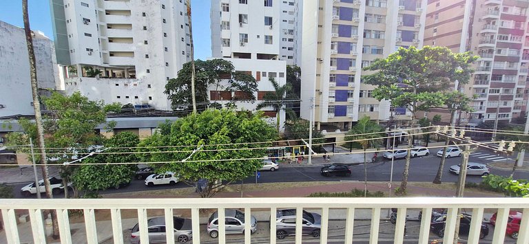 Muy cerca del Carnaval, 6 personas - COAPI0100